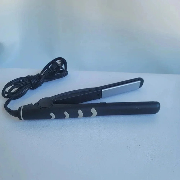Revlon Digital RVTH200 Tourmaline Nano Ceramic 1” Flat Iron - Picture 1 of 8